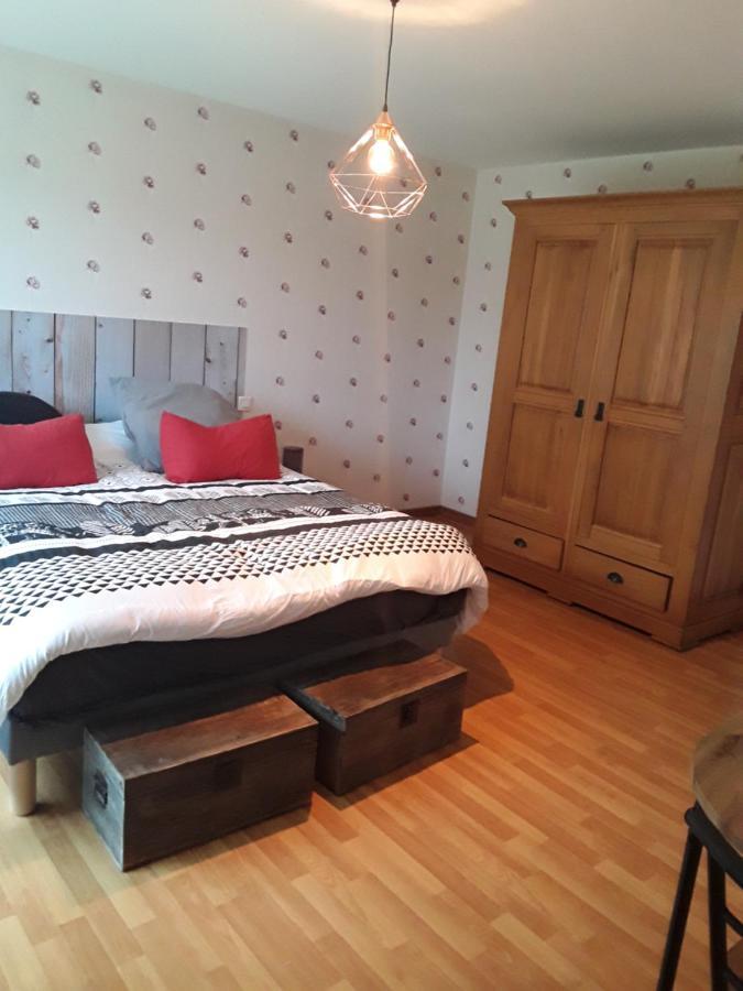 Chambre D'Hotes Cote Jardin Soulignonne ภายนอก รูปภาพ